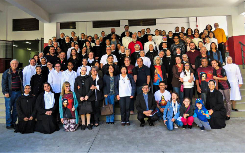 Irmãs Apóstolas e Grupos Leigos em Formação